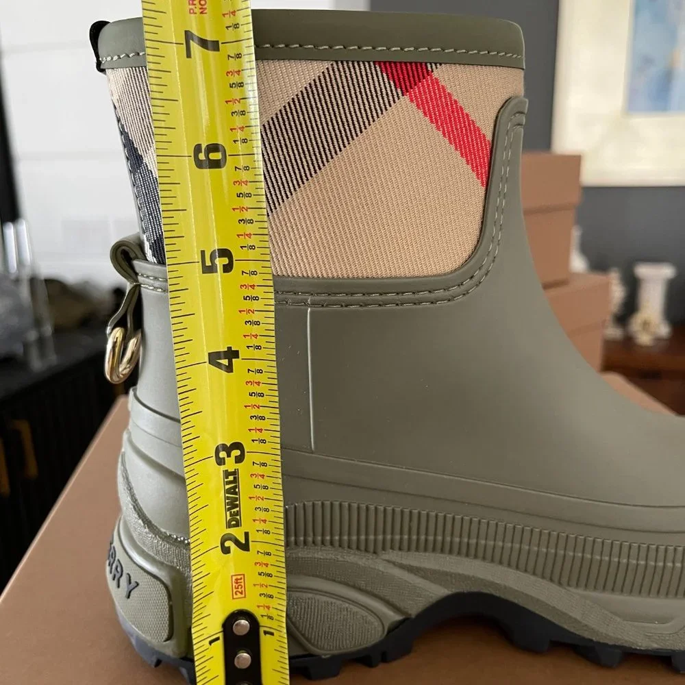 BURBERRY WOMEN'S RYAN CHECK FERN GREEN RUBBER RAIN BOOTS - Picture 11 of 16